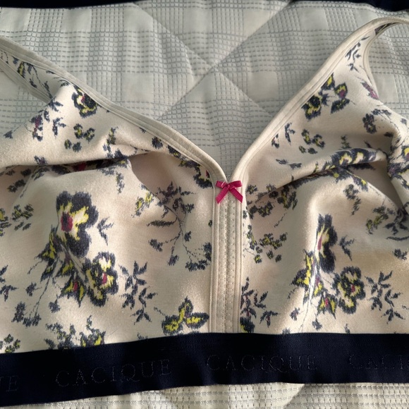 Lot of 7 Cacique Wire Free Bras 46DD - Picture 4 of 16